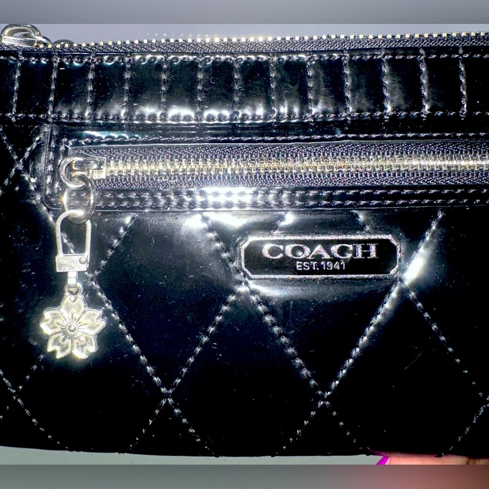Coach Poppy Liquid Gloss Quilted Patent Large Leather Wristlet - Picture 4 of 11